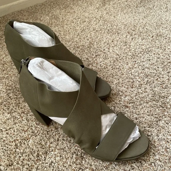Eileen Fisher Olive Tumbled Nubuck Marla Block Heel Sandal Size 8 New With Box